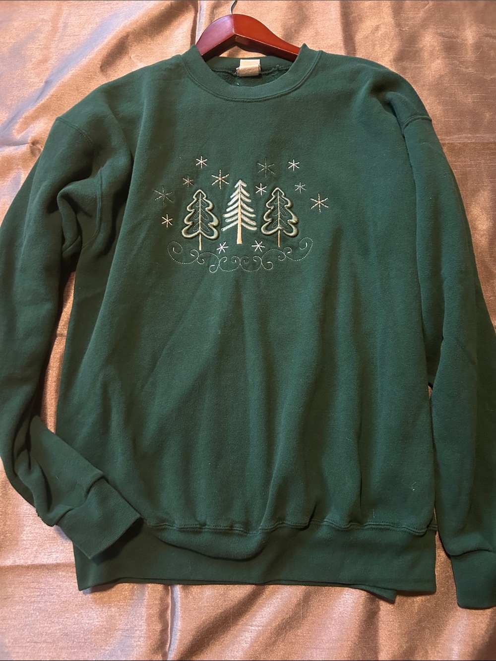 NorthCrest Festive Holiday Tree Embroidered Dark Green Sweatshirt Vintage